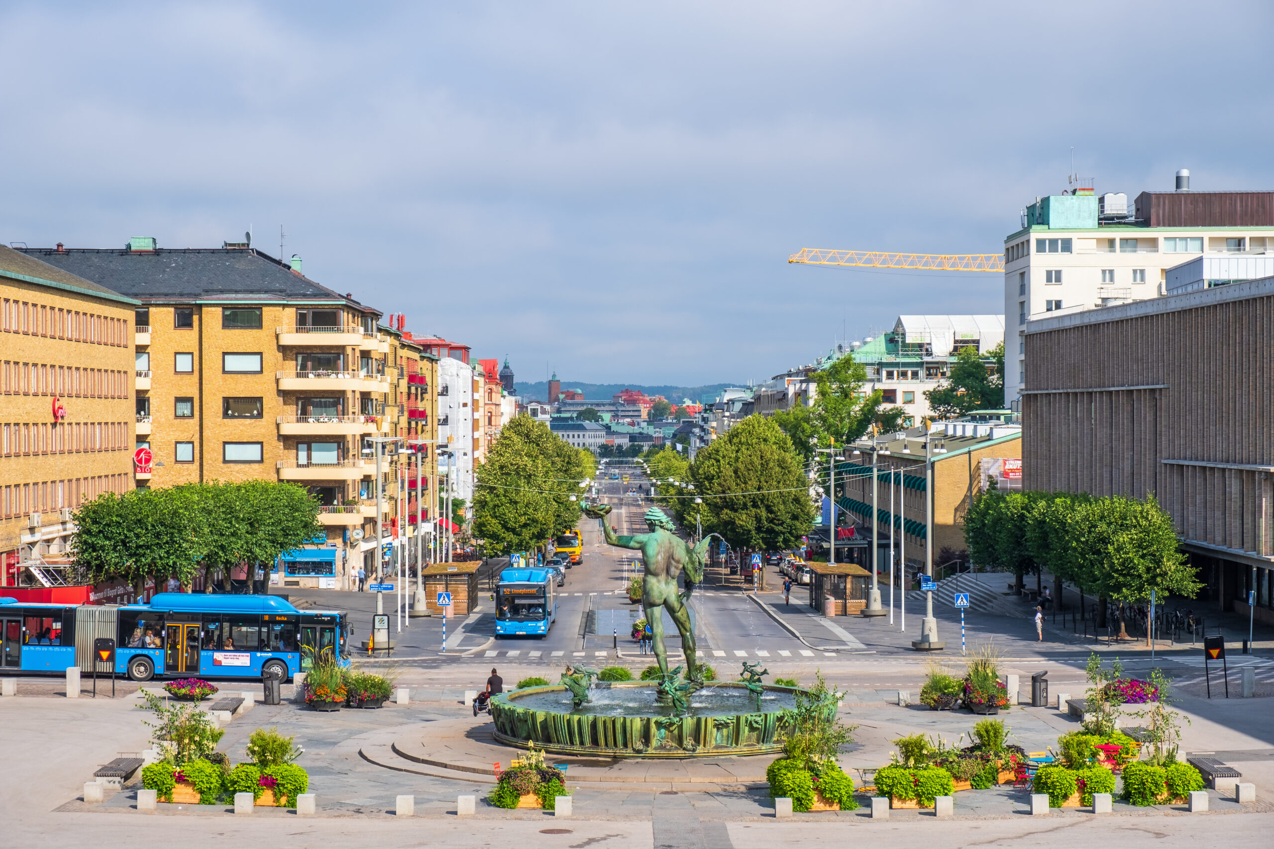 Bussar i trafik vid Götaplatsen i Göteborg